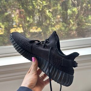 Black Yeezy Boosts 8.5W